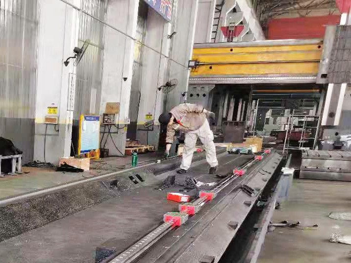 精科大恒廠家為您分析數控龍門銑床漏油都有哪些原因?